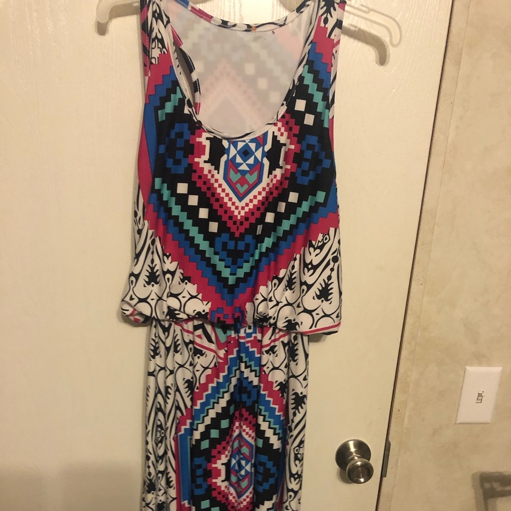Size medium maxi dress in like new condition